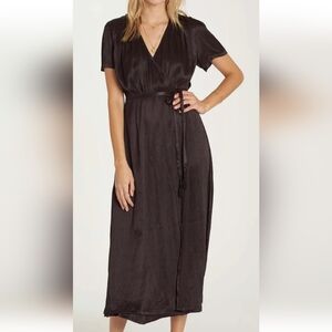 Women's Black Wrap Dress XS Midi Billabong V-neck Short Sleeve Crinkle Satin